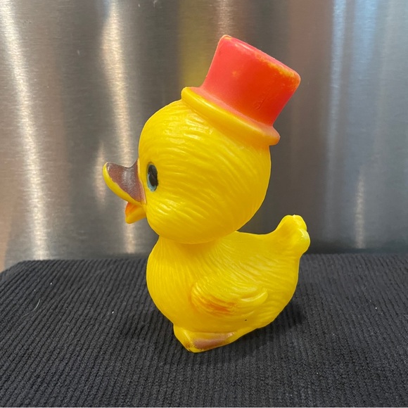 Vintage 60's~70's Carnival Toy Plastic Yellow Duck with Red Top Hat - Picture 3 of 6